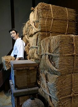 Casse di medicinali rivestite di paglia 