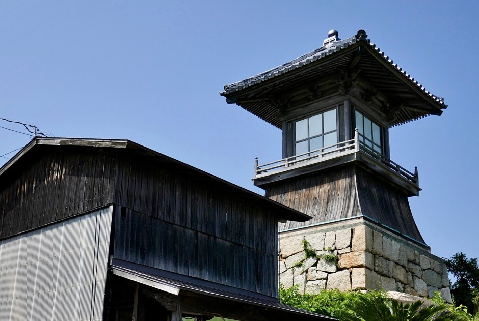 la lanterna di legno del vecchio porto di Ushimado
