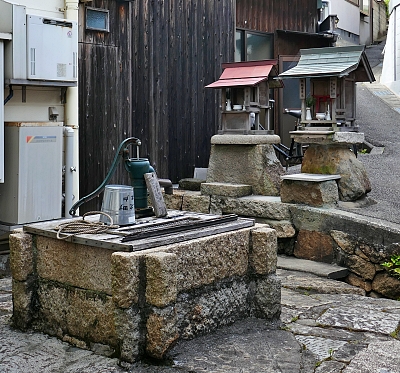 pozzo e templi votivi a Ushimado Giappone