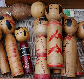 Kokeshi di varia provenienza e forma