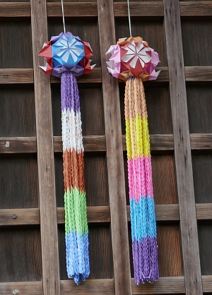 Decorazioni di carta origami multicolore a forma di fukinagashi