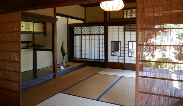 Stanza giapponese con divisori di bambù