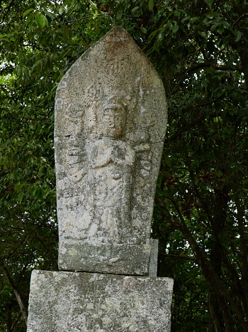 bassorilievo-divinità-miltibraccia