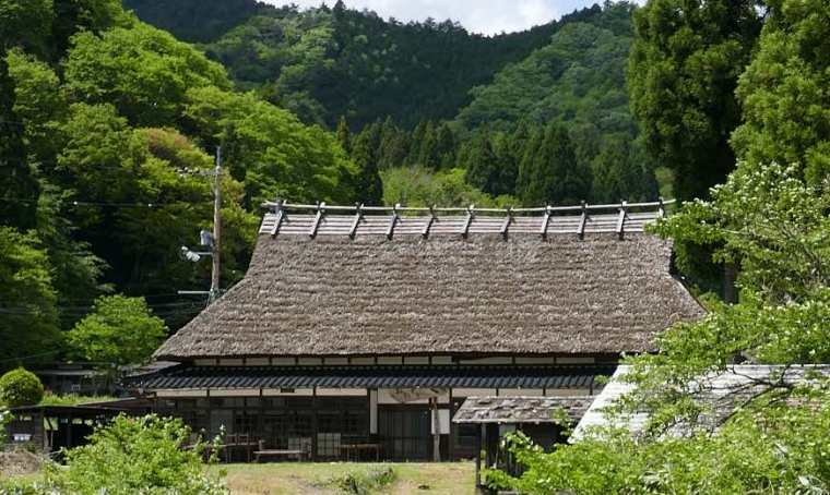 Casa rurale con il tetto in paglia