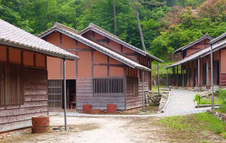 ricostruzione di uno stabilimento per la produzione del bengara