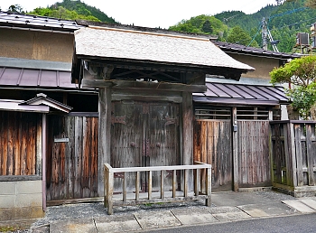 cancello dell'honjon di Hino