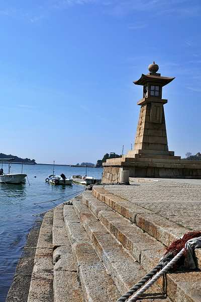 Lanterna del periodo Edo al porto di Tomonoura