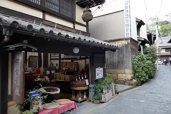 Vendita liquore aromatico homeishu Tomonoura