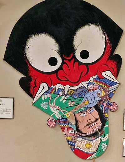 aquilone con samurai che lotta contro un demone