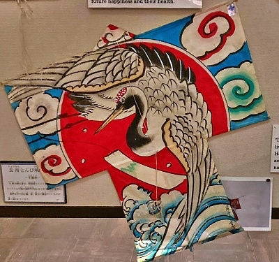 sodetako con gru, nuvole e onde