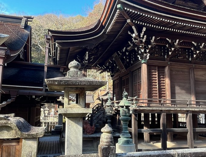 Zona principale dell'antico tempio di Saijo Inari