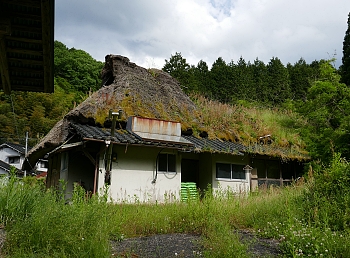 Casa rurale del Giappone in rovina