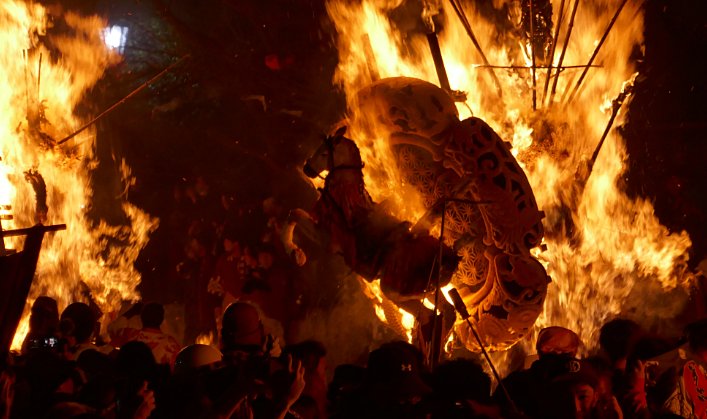 incendio dei carri del matsuri