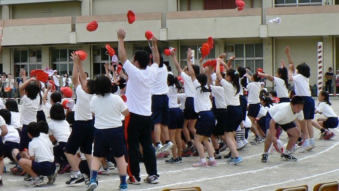 ragazzi che esultano alla festa dello sport