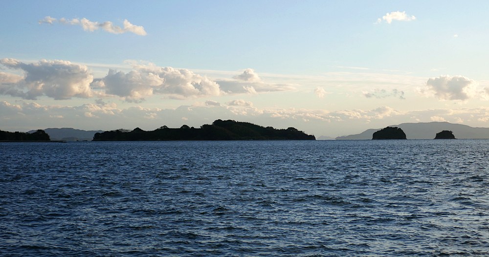 Panorama serale delle isole davanti alla costa di Ushimado